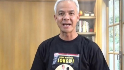 Ganjar Pranowo Pakai Baju Gambar Jokowi, Tanggapi Gabungnya Golkar dan PAN ke Prabowo