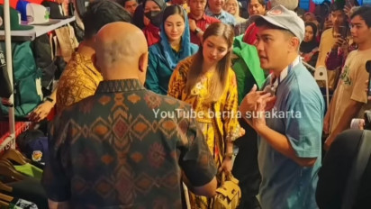 Bareng Gibran ke Pameran UMKM, Selvi Ananda Tenteng Tas Hermes