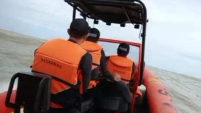 Dihantam Badai di Perairan Madina, Tim SAR Gabungan Cari 12 Penumpang Kapal yang Masih Hilang