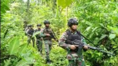 Detik-detik Menegangkan! KST Papua Tembaki TNI saat Pasang Bendera Merah Putih