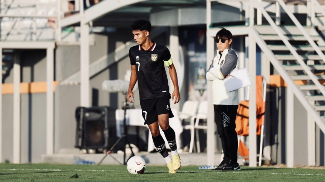 Fans KMSK Deinze sampai Teriakan Nama Marselino Ferdinan, Tanpa Bintang Timnas Indonesia Itu Klub Oranye Hitam Alami …
            - galeri foto