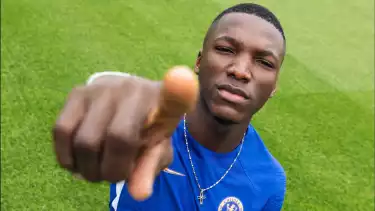 Moises Caicedo lebih pilih Chelsea daripada Liverpool.