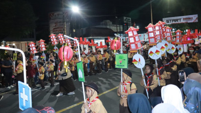 Pawai Lampion Pramuka Pikat Ribuan Warga Kota Banyuwangi, Intip Keseruannya