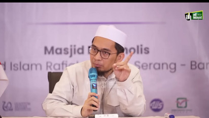 Ditanya Soal Hukum Kerja di Bank, Ustaz Adi Hidayat Langsung Beri Jawaban Tegas, Boleh atau Tidak?