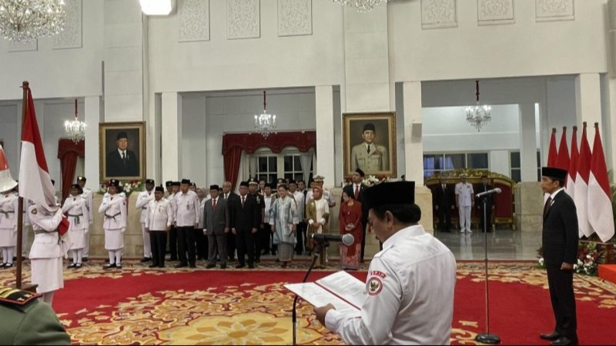 Presiden Joko Widodo Kukuhkan 76 Orang Anggota Paskibraka
            - galeri foto
