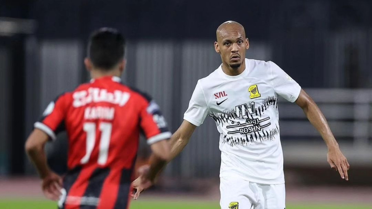 Fabinho Langsung Dapat Hadiah Jam Tangan Rolex Terbaru dari Penggemarnya
            - galeri foto