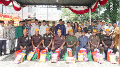 Plt Bupati Syah Afandin Bergabung dalam Silaturahmi dengan Para Veteran Pejuang 45 dan Membagikan Sembako