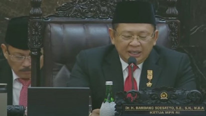 Buka Sidang Tahunan MPR 2023, Bambang Soesatyo Melanggamkan Pantun