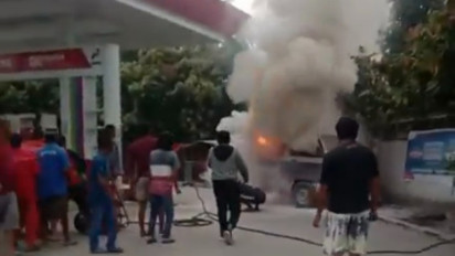 Mobil dengan tangki Rakitan Terbakar Saat Mengisi Pertalite di SPBU, Sopirnya Ikut Terbakar