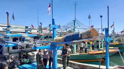 HUT Kemerdekaan RI ke-78, Kodim 0820/Probolinggo Ganti Ratusan Bendera Usang Kapal Nelayan