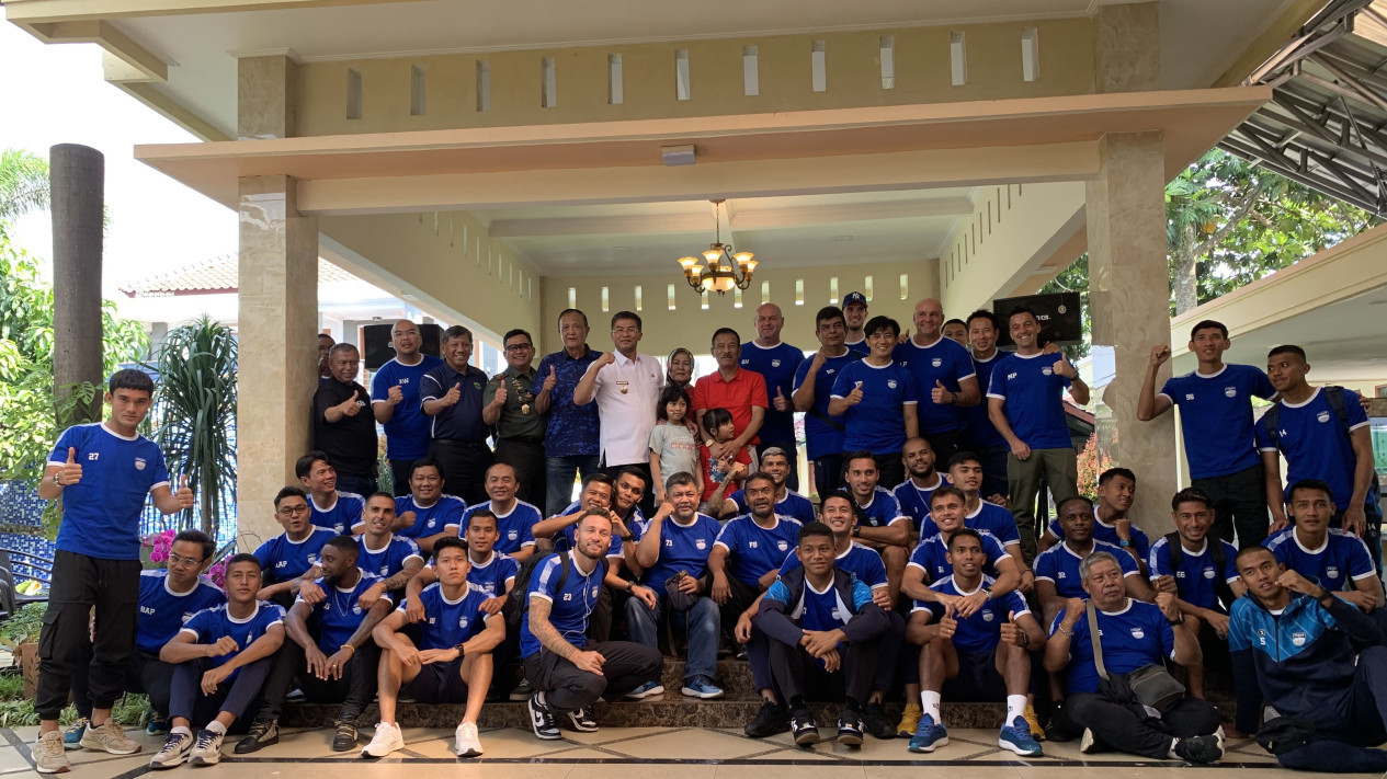 Terseok-seok di Liga 1, Persib Bandung Gunakan 'Jalur Langit' dengan Menggelar Doa Bersama
            - galeri foto
