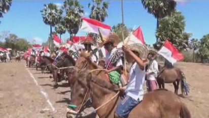 Unik! Rakyat Dusun Oe-milan Laksanakan Upacara HUT ke-78 RI dengan Berkuda