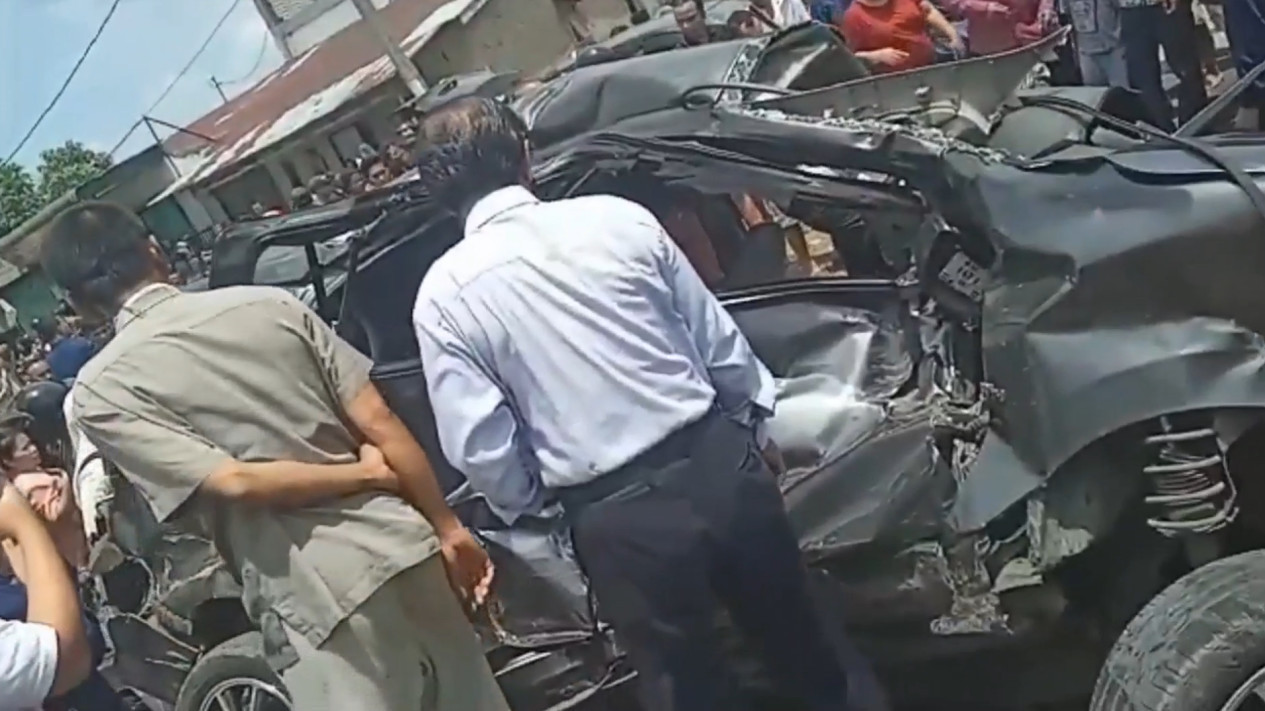 Kecelakaan Minibus vs Kereta Api: Dua Orang Tewas dan Korban Lainnya Kritis di Tebing Tinggi
            - galeri foto