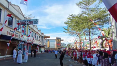 Rela Tutup Lapak, Ratusan Pedagang di Salatiga Gelar Upacara 17 Agustus di Halaman Pasar