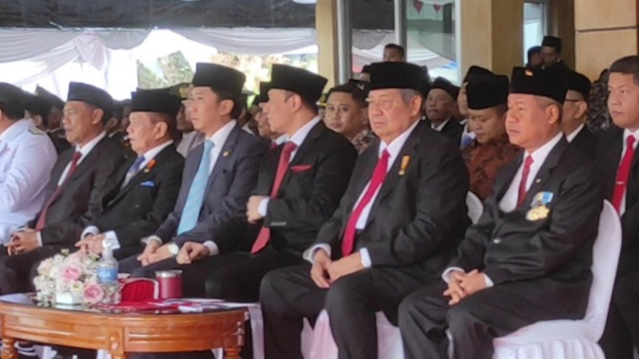 Presiden Ke-6 Ikut Upacara HUT Kemerdekaan RI di Pacitan, Ini Pesan SBY
            - galeri foto