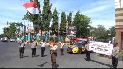 Peringati Detik-Detik Proklamasi, Ratusan Pengendara di Simpang Lima Joyo, Madiun, Berhenti Sejenak