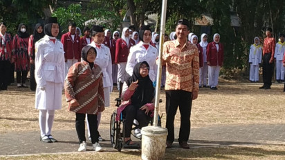 Kisah Susanti, Penyandang Disabilitas yang Jadi Pengibar Bendera di Tunggulwulung Kota Malang