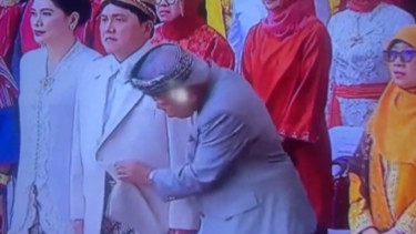 Momen Kocak Menteri Basuki 'Pak Bas' Iseng Periksa Baju Pak Erick Thohir di Istana