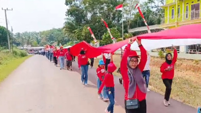 Ribuan Warga Desa Sidoharjo Meriahkan HUT RI ke-78 dengan Bentangkan Bendera Merah Putih 579 Meter