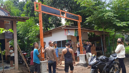 Sambut Bulan Kemerdekaan, Sejumlah Pemuda Hias Desa di Jawa Timur