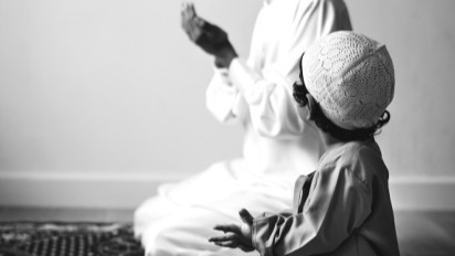 Hari Jumat Jangan Lupa Baca Doa Ini, Ustaz Adi Hidayat: Bebaskan Antum dari Utang yang Melilit