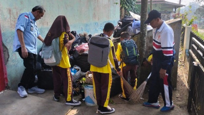 Pelajar SMPN 1 Pagaralam Kampanyekan Kebersihan Lingkungan