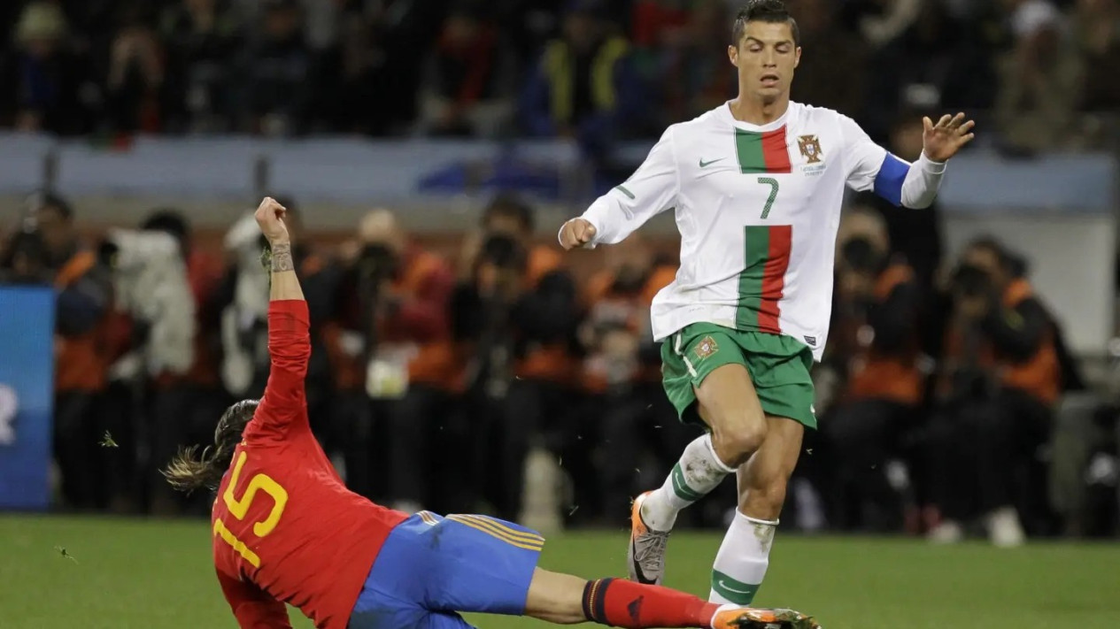 Sergio Ramos Pamer Jumlah Followers IG, Ronaldo: 0-nya Kurang Satu Buat Nyusul
            - galeri foto