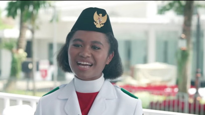 Selama Ini Hanya Bisa Lihat di Televisi, ini Pengakuan Lilly Wenda Sang Pembawa Baki Bendera Saat Pertama Kali Datang ke Istana Merdeka