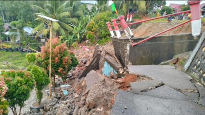 Bencana Banjir, Pelapis Tebing di Bengkulu Utara Ambrol