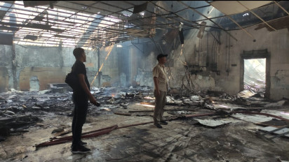 Sebuah Gudang di Jalan Brigjen Katamso Sidoarjo Terbakar