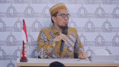 Sedang Shalat Tapi Kok Kebelet Kentut, Mending Ditahan Atau Dikeluarkan? Ustaz Adi Hidayat Menjawab Lebih Baik.....