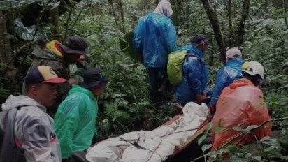 Meski Hujan Deras dan Berlumpur, Pendaki Gunung Kerinci yang Jatuh Akhirnya Berhasil Dievakuasi