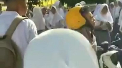 Guru di Maluku Tengah Dibully Murid-muridnya Sampai Menangis, Kunci Motor Diambil dan Jadi Bulan-Bulanan