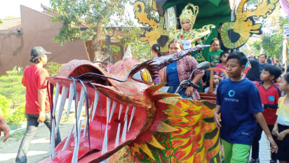 Unik, Naga Raksasa hingga Tank Tempur Meriahkan HUT ke-78 RI Warga Desa Petiken Gresik