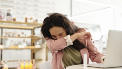 Jangan Disepelekan! Menahan Bersin Bisa Bahayakan Organ Tubuh