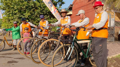 Dirgahayu Kemerdekaan RI, Warga Probolinggo Gelar Gowes Onthel Bersama Bapak Jokowi Kenik
