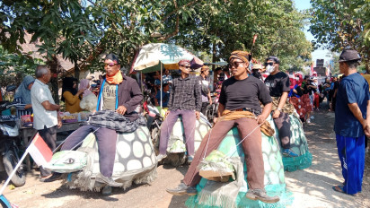 Masyarat Desa Palon Blora Antusias Ikut Karnaval Sambut HUT ke-78 RI