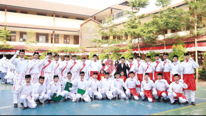 Peringati HUT ke-78 RI, Gebyar Sarung Atlas Merah Putih Digelar di Ribuan Pesantren