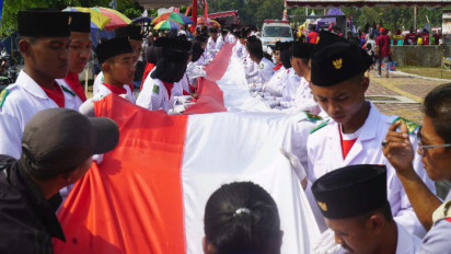 Warga Lereng Merapi Boyolali Arak Bendera Merah Putih Sepanjang 1000 Meter dalam Karnaval Peringatan HUT ke-78 RI