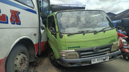 Hindari Pemotor, Dump Truk Tabrak Bus Idola di Jalan Lintas Sibolga-Padangsidimpuan Km 38 Tapanuli Tengah