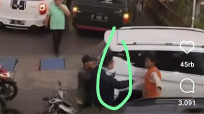 Pria Bercelana Loreng Toyor Tukang Parkir di Bandung