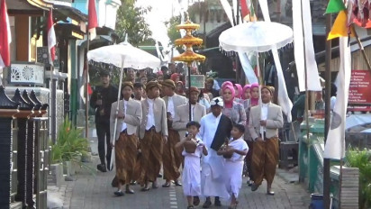 Warga Ponggok Klaten Menggelar Tradisi Kirab Budaya Kenduri Air