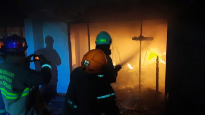 Bangunan  Laboratorium Pembuatan Alat Medis di Bandung Ludes Terbakar