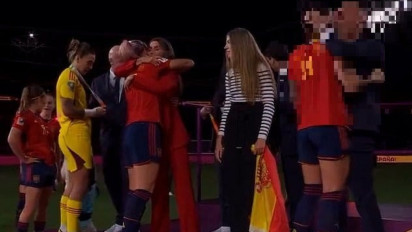Ketum FA Spanyol Dihujat Usai Cium Bibir Juara Piala Dunia Wanita