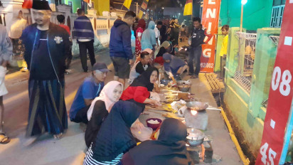 Warga Kampung di Tasikmalaya Antusias mengikuti Lomba Ngaliwet di Jalan Desa Sepanjang 1 Kilometer