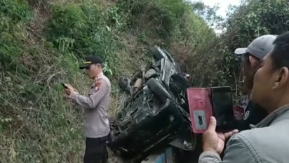 Nahas! Mobil Masuk Jurang Di Garut, 7 Penumpang Alami Luka
