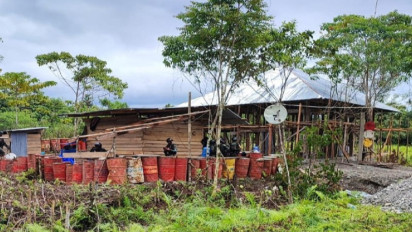 Jenazah Pratu Agung Pramudi Anggota Marinir yang Tewas saat Baku Tembak dengan KKB Disemayamkan di Aula Koramil Dekai