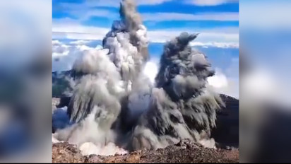Momen Gunung Api Dempo Saat Erupsi Diabadikan Seorang Pendaki