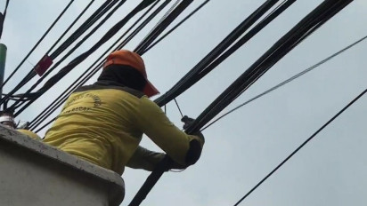 Kabel Semrawut Sempat Menelan Korban, Pemkot Jakbar Minta Pemilik Kabel Fiber Dicabut!