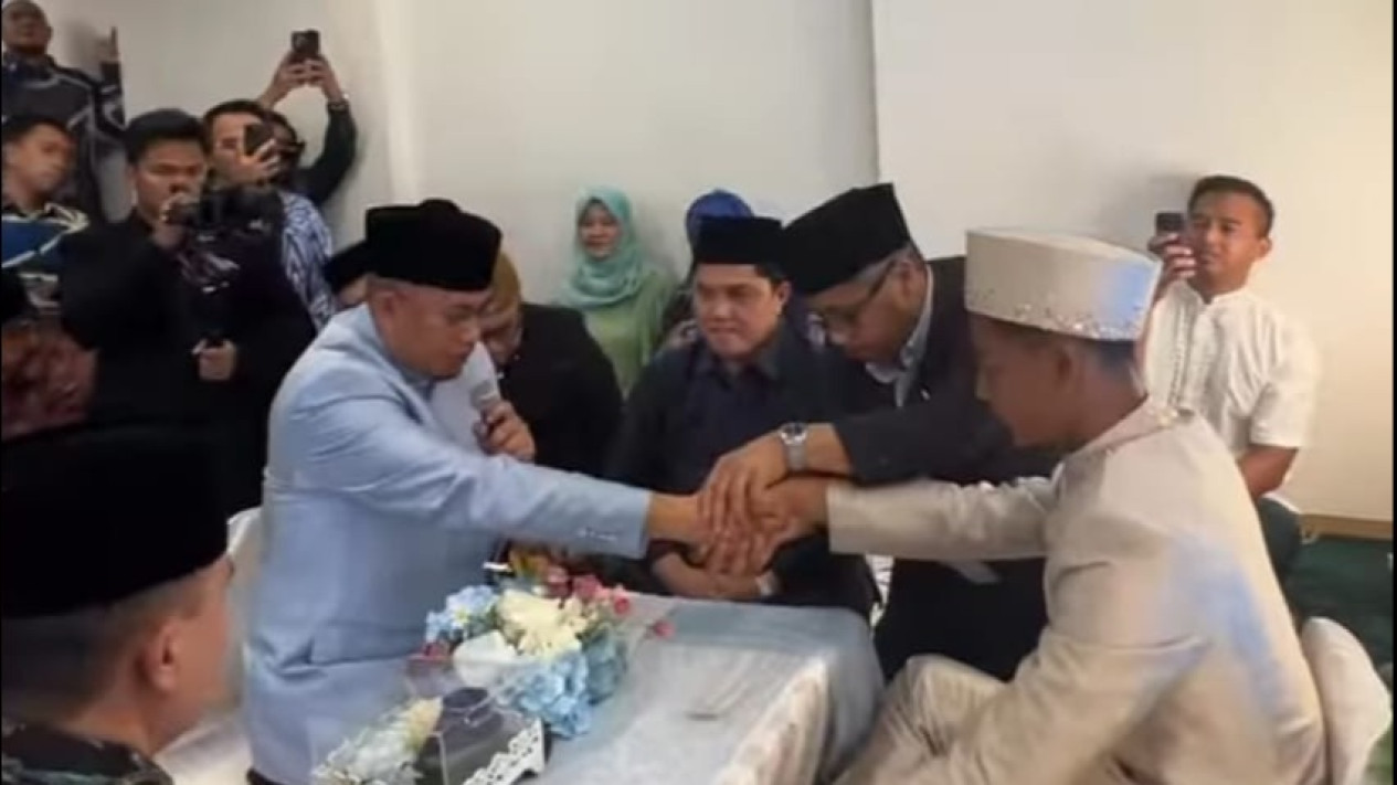 5 Fakta Pernikahan Pratama Arhan-Azizah Salsha, PDKT Singkat Sampai Bertabur Pejabat
            - galeri foto